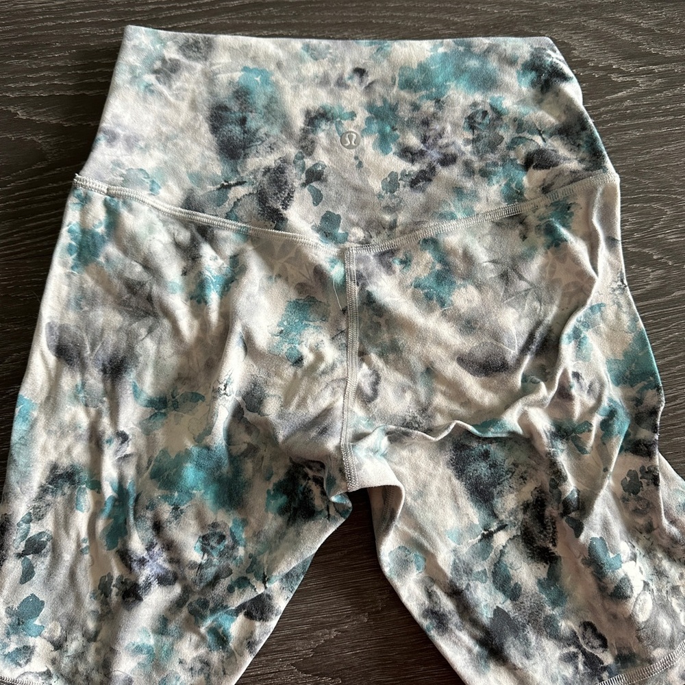 Women lululemon shorts
